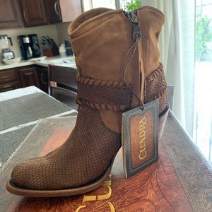 Brand NEW cuadra snake boots for women size 8!